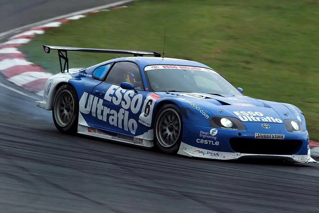 ESSO Ultrafro SUPRA 2002 チャンピオンモデル エッソ File:The frontview of No.6 Esso Ultraflo Supra in 2002 Japan Grand