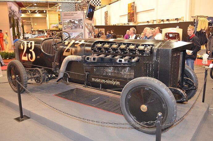 1200px-Motorshow_Essen_2013-11-30_11-26-41_(11732887104)