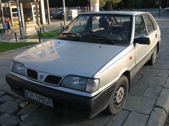 22-38-17-Impoverished_version_of_Daewoo-FSO_Polonez_Caro_Plus_1.6_GLI_on_Grażyny_street_in_Kraków_(2)