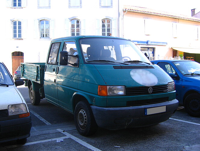 1990-95_Volkswagen_T4_Doka_Pickup_-_fr