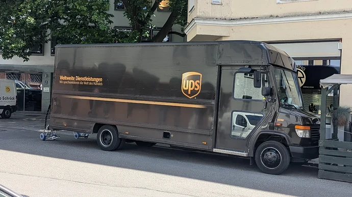german-and-italian-ups-trucks-v0-mhd7ysxb45bd1