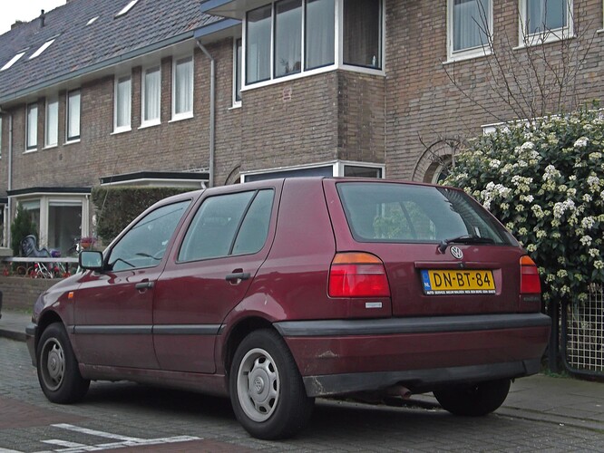 Volkswagen_Golf_1.8_GL_(12614428465)