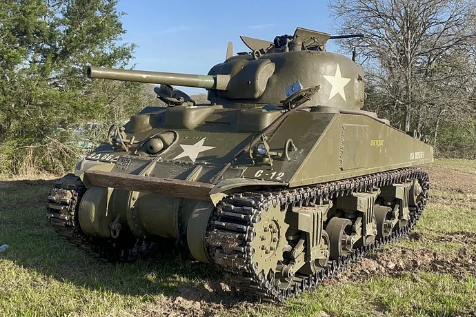 1942_chrysler_m4a4-sherman_img_4020-6-83220