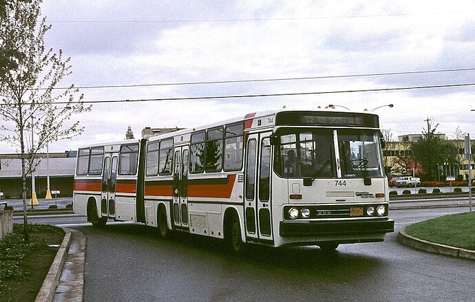 Crown-Ikarus_bus_of_Tri-Met,_Portland