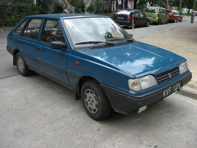 FSO_Polonez_Caro_MR'93_1.4_GLI_16V_Multipoint_injection_in_Kraków_(2)