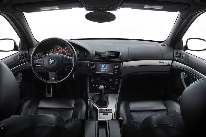 File:Bmw m5 interior e39-terabass.jpg - Wikimedia Commons