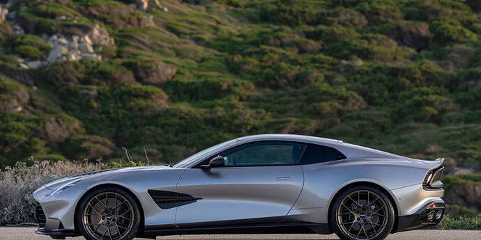 2025-aston-martin-vanquish-fd-mbu-241023-23