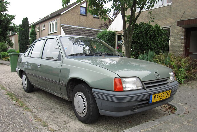 1986_Opel_Kadett_1.2_S_LS_front