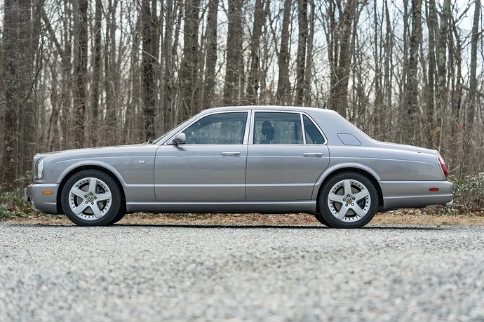 2002_bentley_arnage_2002_bentley_arnage_88907cae-135d-4cc3-9cdf-e11ccb887f27-jqghqZ-58478-58479-scaled