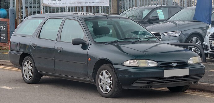 1996_Ford_Mondeo_LX_Estate_1.8_Front