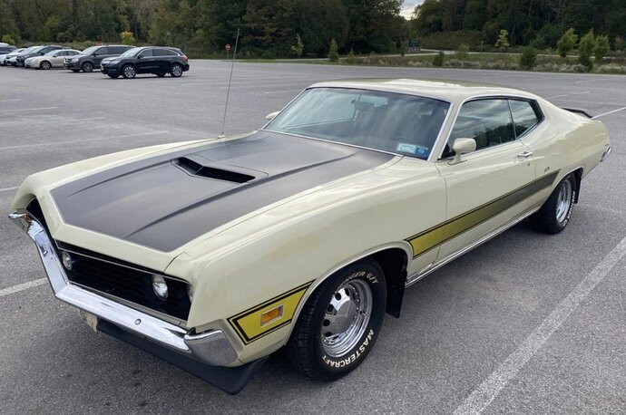 1970-ford-torino-gt-light-ivy-yellow-laser-stripes