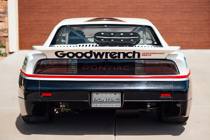 2005_pontiac_hufficker_imsa_gtu_1560976616742c08bBAT_HuffakerFiero-8