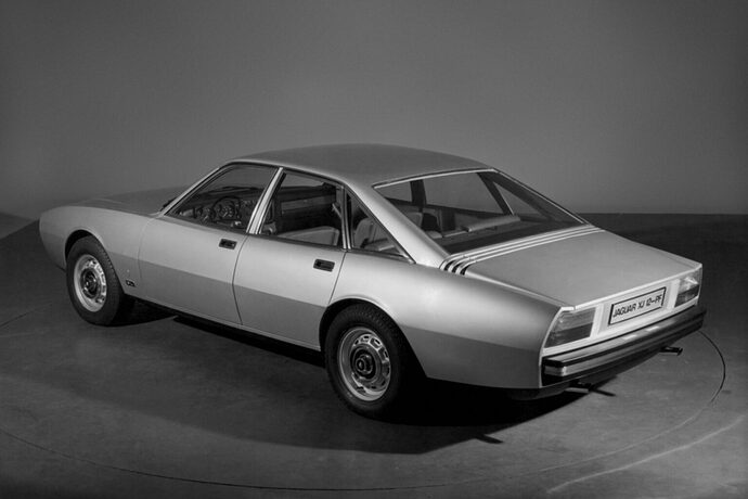 jaguar_xj12_pf_1-1536x1024