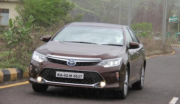 Toyota-Camry-Photos-1