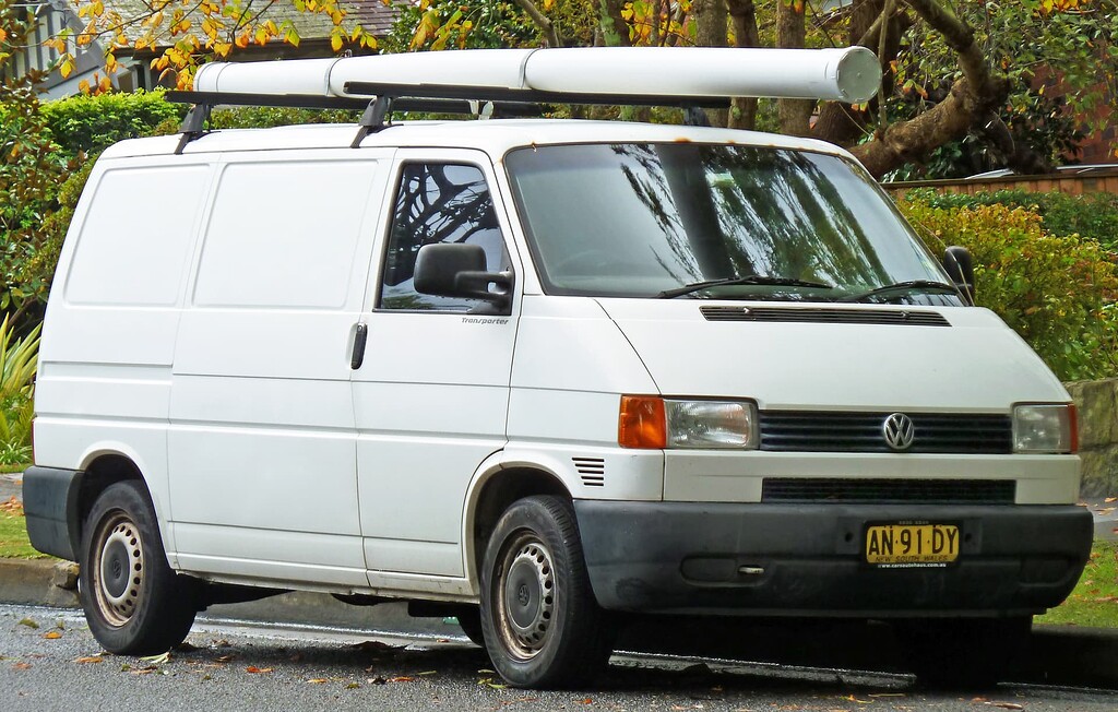 Volkswagen Transporter T4 Delivery Van before facelift (1990 2003