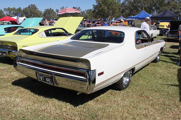 1200px-1970_Chrysler_Hurst_300_(16789594540)
