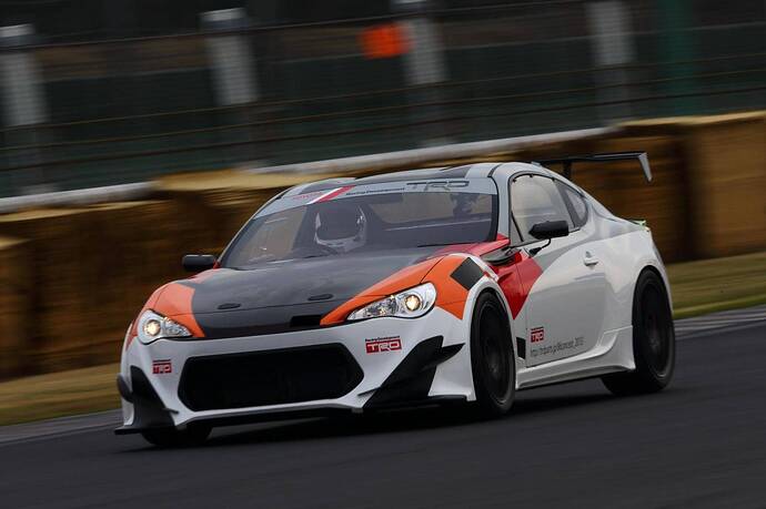 2013-toyota-gt-86-griffon-2