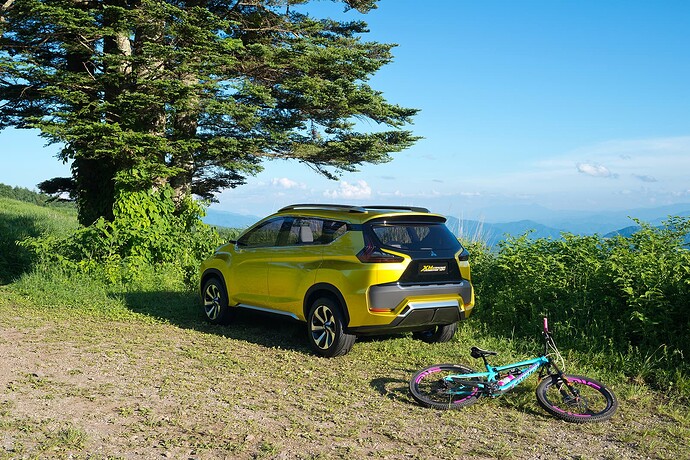 2016-Mitsubishi-XM-Concept-12