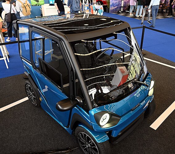 Squad-Solar-front-right-top