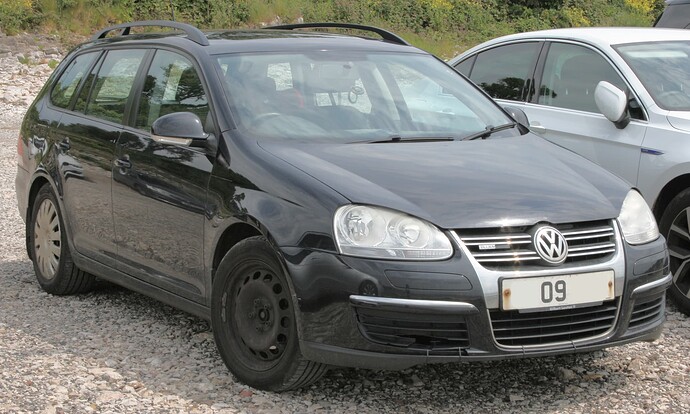 2009_Volkswagen_Golf_Bluemotion_1.9TDI_(Front)