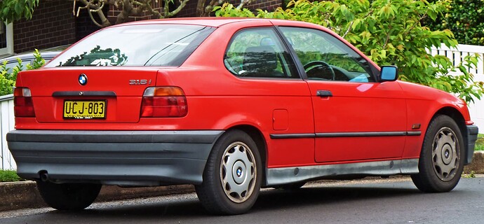 1995-1997_BMW_316i_(E36)_hatchback_02