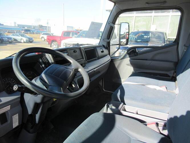 Delivery--Moving--Straight--Box-Trucks-Mitsubishi-Fuso-FEC72S-44192877
