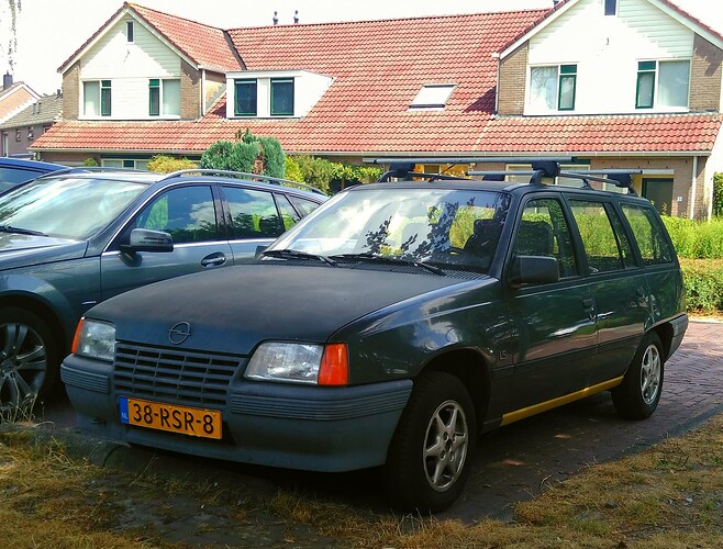 Opel_Kadett_1.6_D_Caravan_(42583825355)