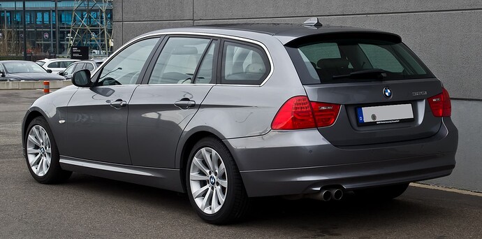 BMW_325i_Touring_(E91,Facelift)–_Heckansicht,_26._Dezember_2013,_Düsseldorf