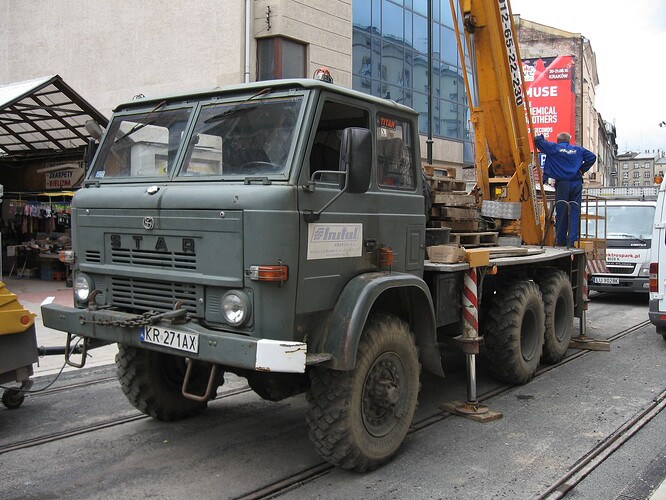 Star_266-based_cherry_picker_during_reconstruction_of_Długa_street_in_Kraków_(8)