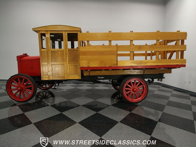 1920-traffic-motor-truck
