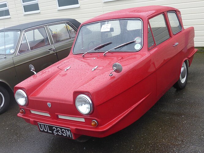 Reliant_Regal_21E_700_(1973)_-_25327393577