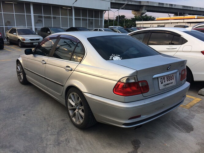 13-12-41-2000-2001_BMW_320i_(E46)Sedan(27-10-2017)_03