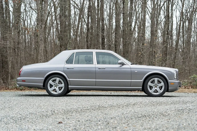 2002_bentley_arnage_2002_bentley_arnage_cfbb8d60-65f4-4964-a72e-d60d7cc953aa-4ZZO9A-58447-58448-scaled
