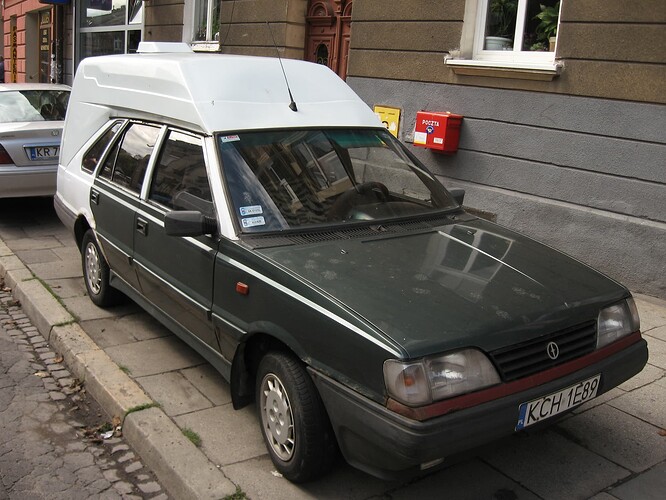 16-14-36-FSO_Polonez_Cargo_1.6_GLE_in_Kraków_(3)