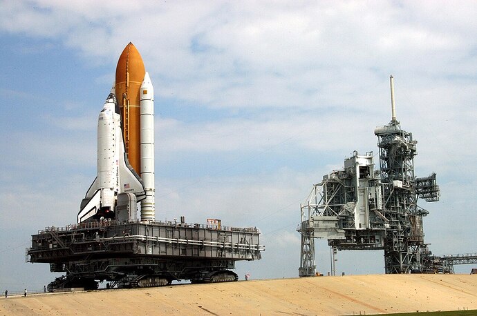 STS-114_rollout