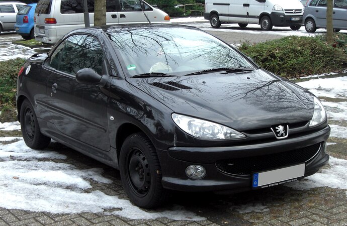 19-26-30-2000px-Peugeot_206_CC_front