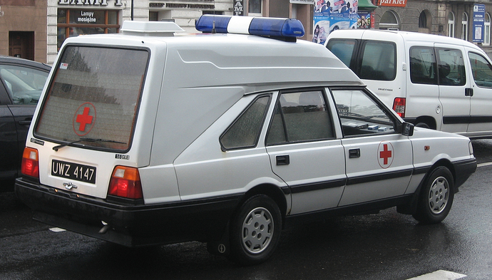 FSO_Polonez_Cargo_1.6_GLE-based_military_ambulance_on_Konopnickiej_avenue_in_Kraków_(1)
