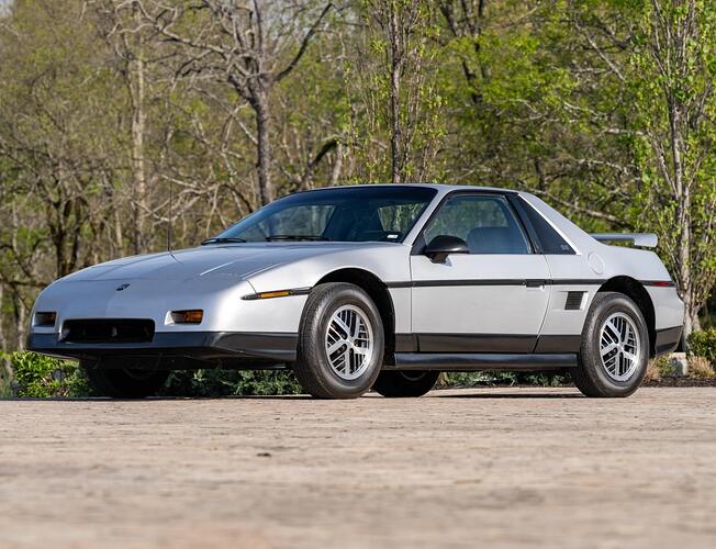Pontiac-Fiero-SE