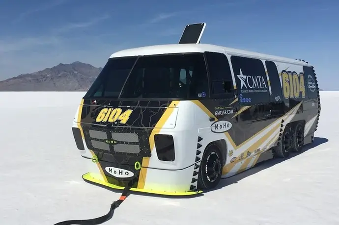 this-record-breaking-700-hp-rv-is-the-fastest-way-to-reach-your-vacation-destination