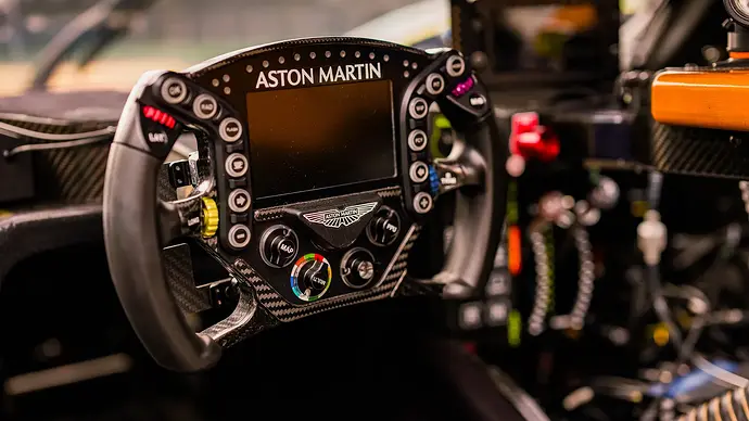 3-Aston-Martin-Valkyrie-LM