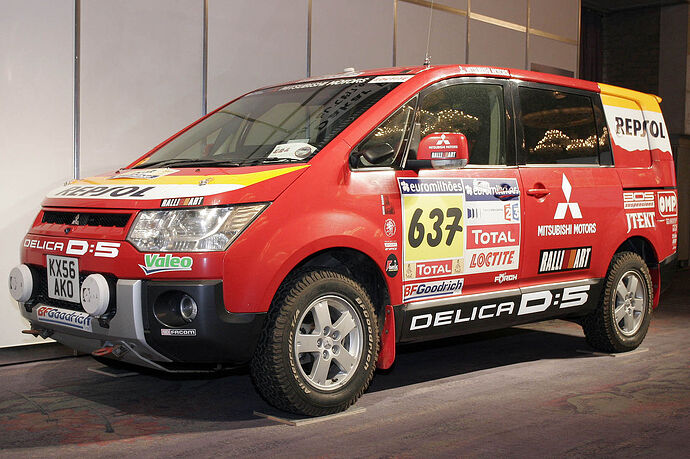 1280px-Delica-d5-parisd