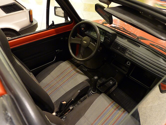 Fiat_126p_Cabrio_during_„XXX_lat_motoryzacji_PRL”_exhibition_at_Bonarka_City_Center_in_Kraków_3