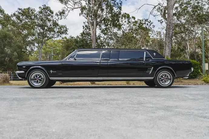 Ford-Mustang-Stretched-Limousine-7-1536x1024