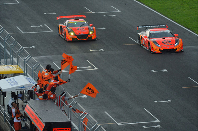 ARTA、波乱のレースで2階級制覇【SUPER GT 2013】 【ニュース】 - webCG