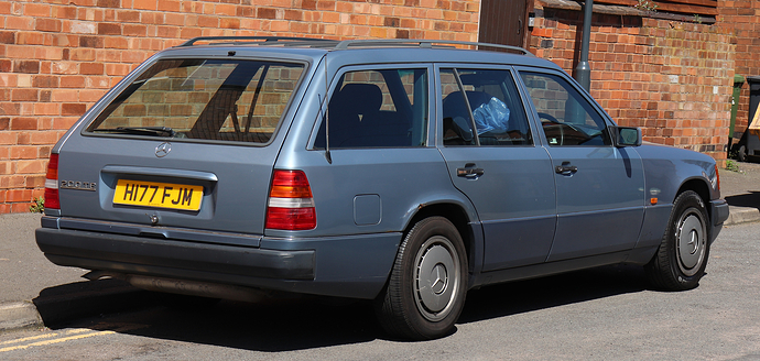 1990_Mercedes-Benz_200TE_Automatic_2.0_Rear