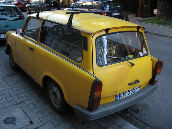 Yellow_Trabant_1,1_Universal_in_KrakΓ³w_(1)