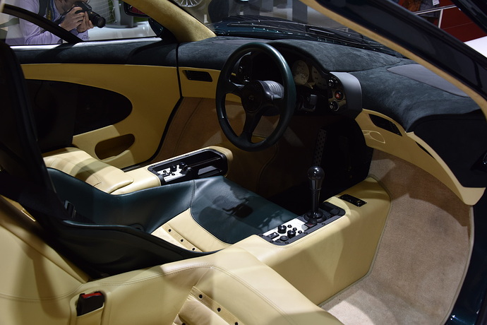 f1 gt interior
