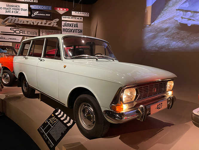 Front_of_Moskvitch_427