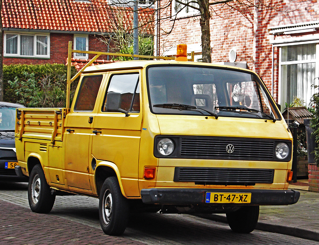 Volkswagen_Transporter_1.6_TD_(16527276268)