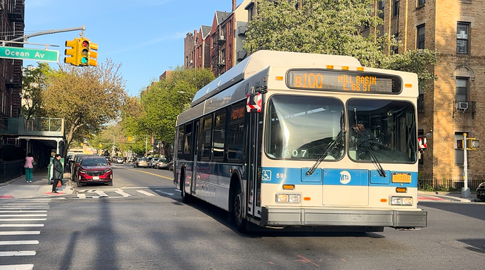 2013_New_Flyer_C40LF_CNG_591_on_theB100@_QuentinRoad&_Ocean_Avenue